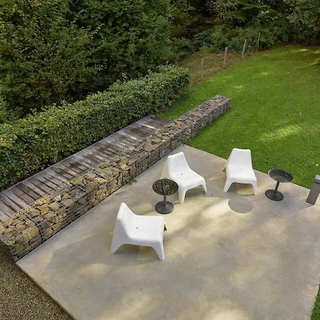 Modern With Garden In Σπίτι διακοπών